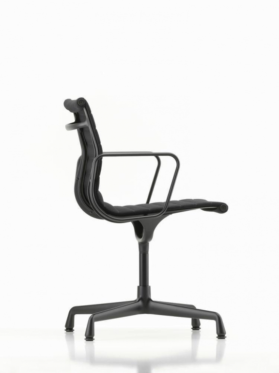 Vitra Aluminium Chair EA 104 bureaustoel zwart onderstel Hopsak 66