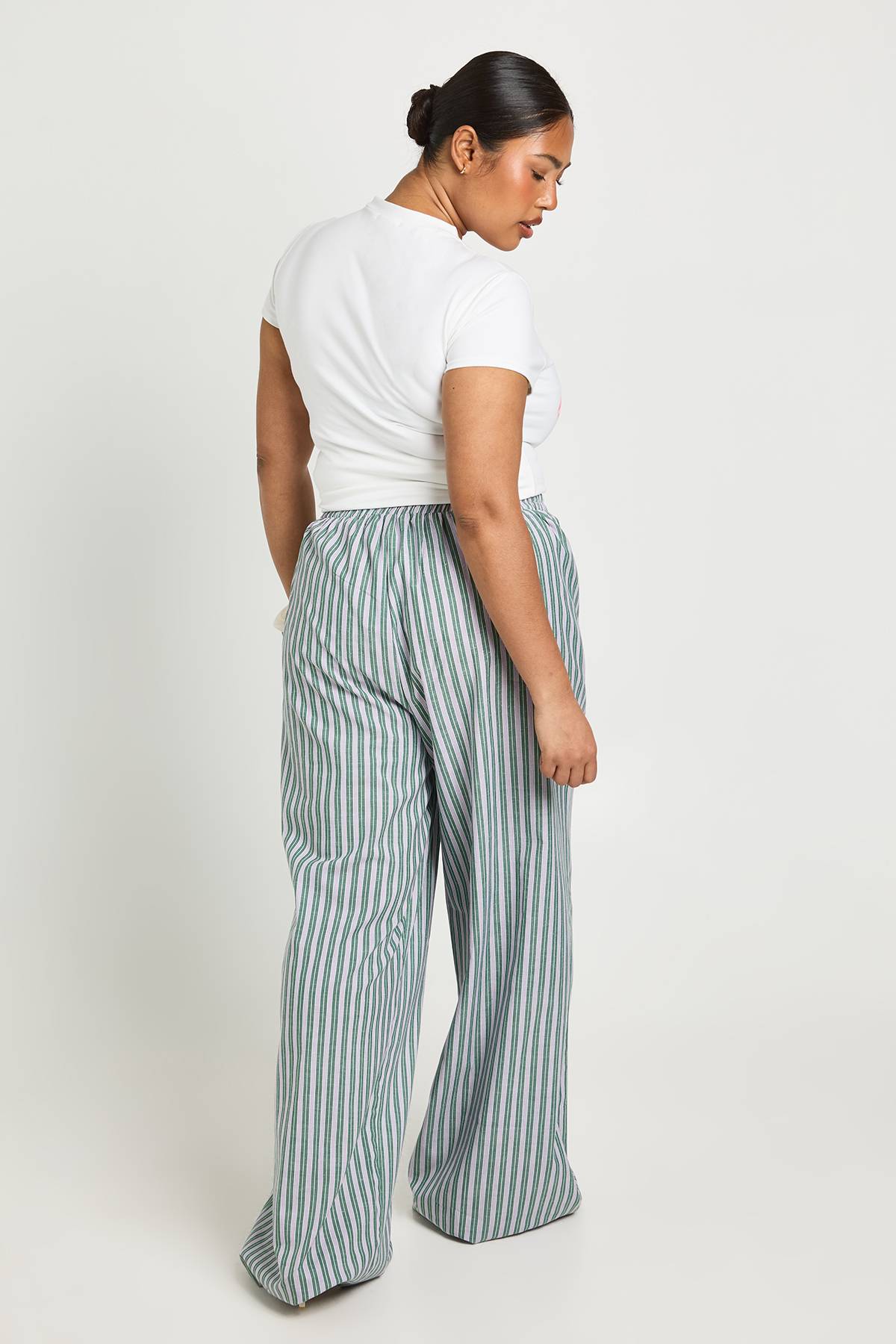 boohoo Pantalon Grande Taille À Jambes Larges Avec Taille Élastiquée Et Rayures Tissées