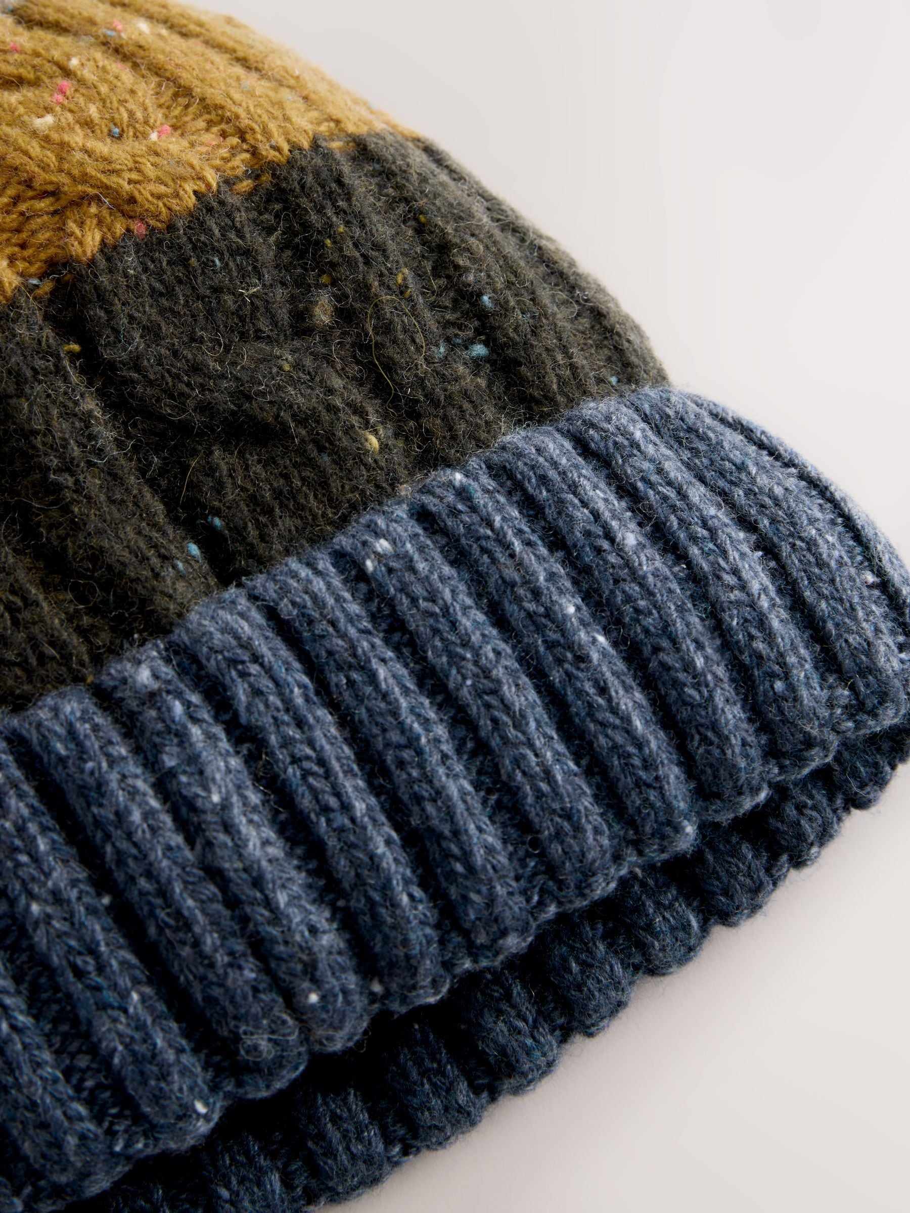 Cable Knit Stripe - Muts met pompon
