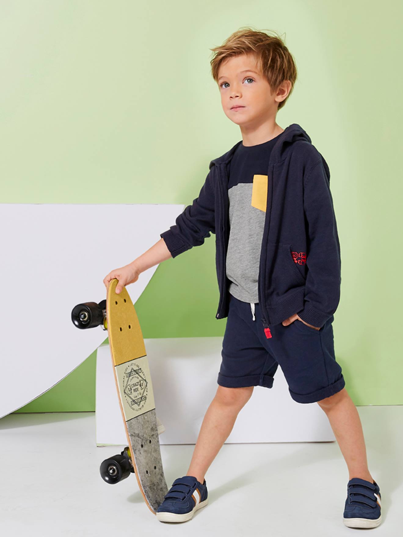 Bermuda infantil lisa de lã azul-escura