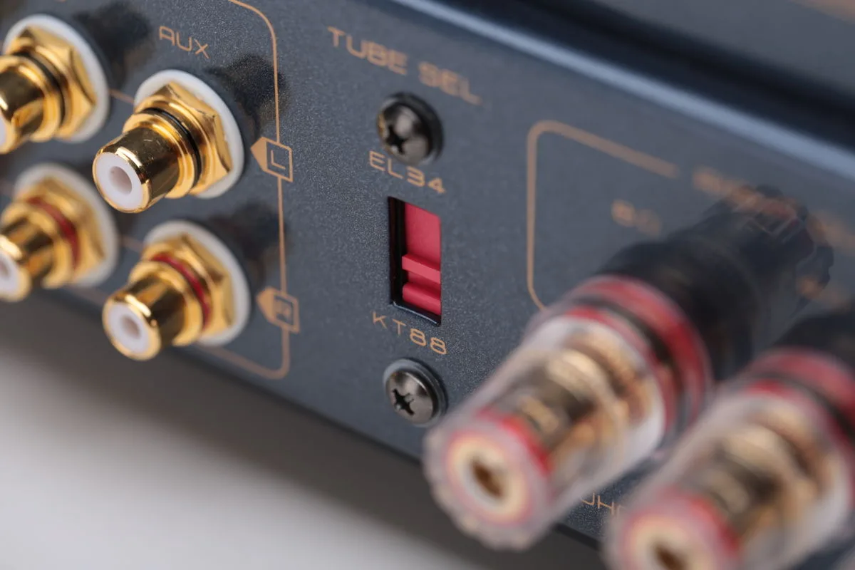 Cayin CS-55A EL34 Noir Amplis hi-fi stéréo