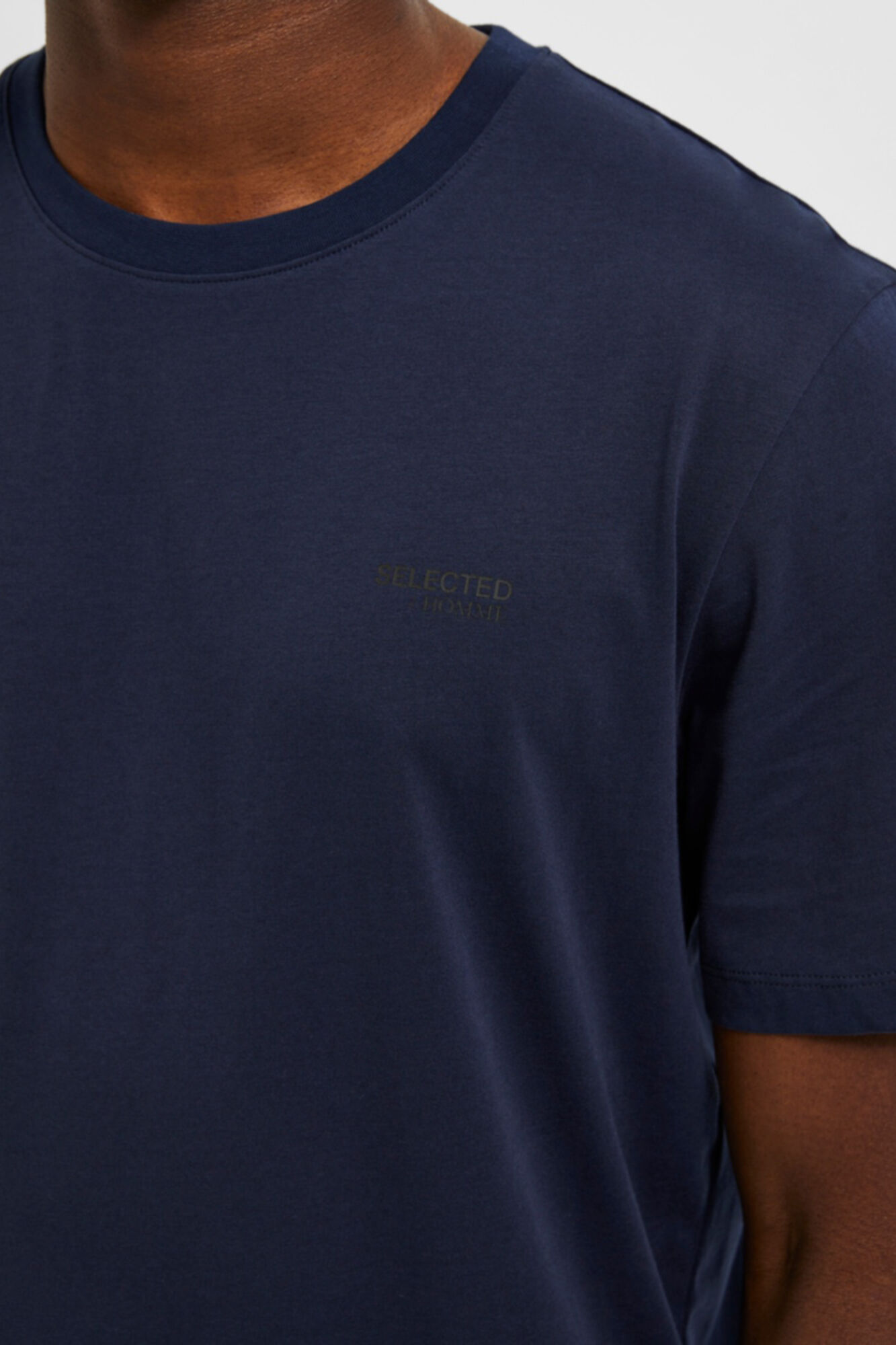 Camiseta de manga curta com modelagem regular - Azul marinho