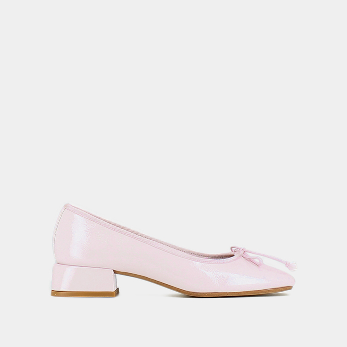 Ballerines à talons  en vernis plissé rose clair