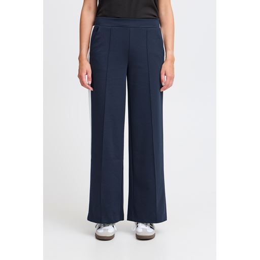 Ichi Kate Bukser, Total Eclipse, L