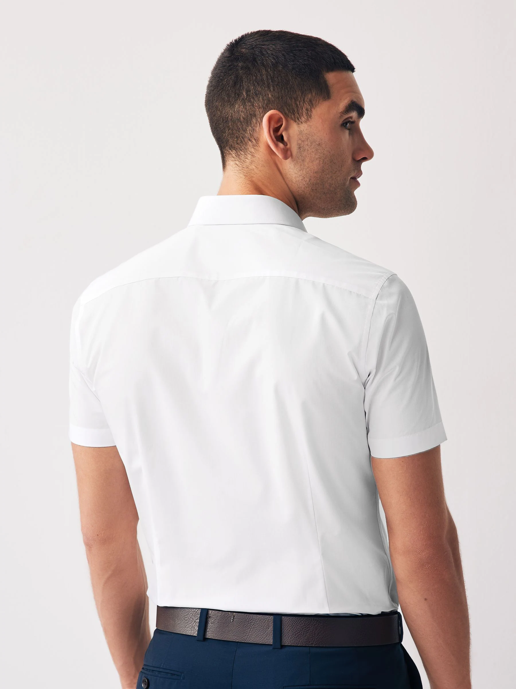 Wit - Slim Fit - Verpakking van 2 eenvoudig te strijken, nette overhemden met korte mouwen