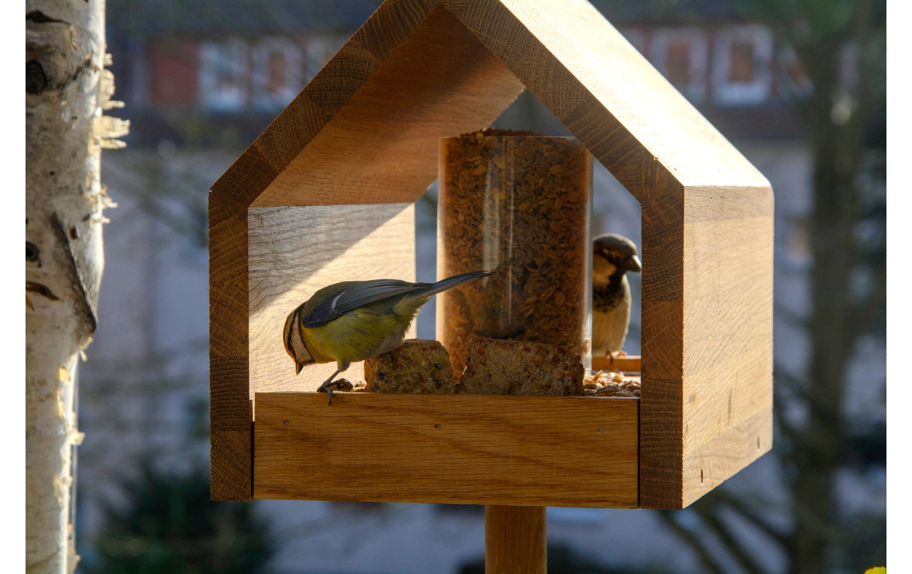 Vogelfutterhaus Bauhaus I, 20.5 x 28 x 23.5 cm, HolzVogelhaus mit Ständer