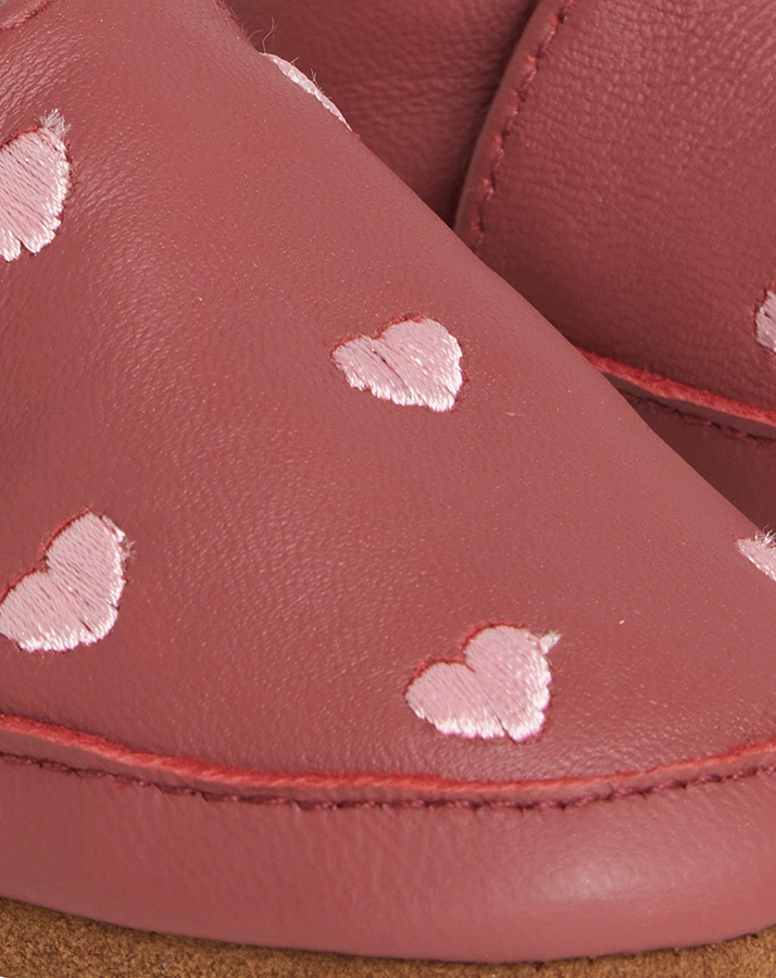 Krabbelschuhe HEARTS in rosenholz