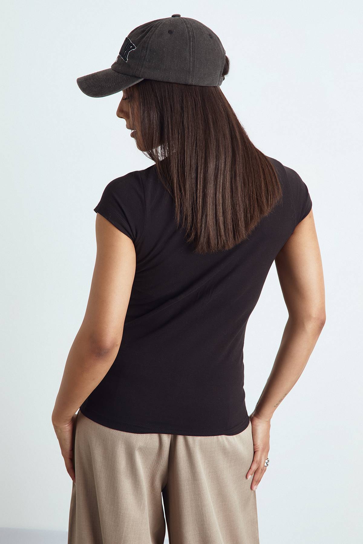 boohoo Haut Ajusté Long Basique À Manches Courtes