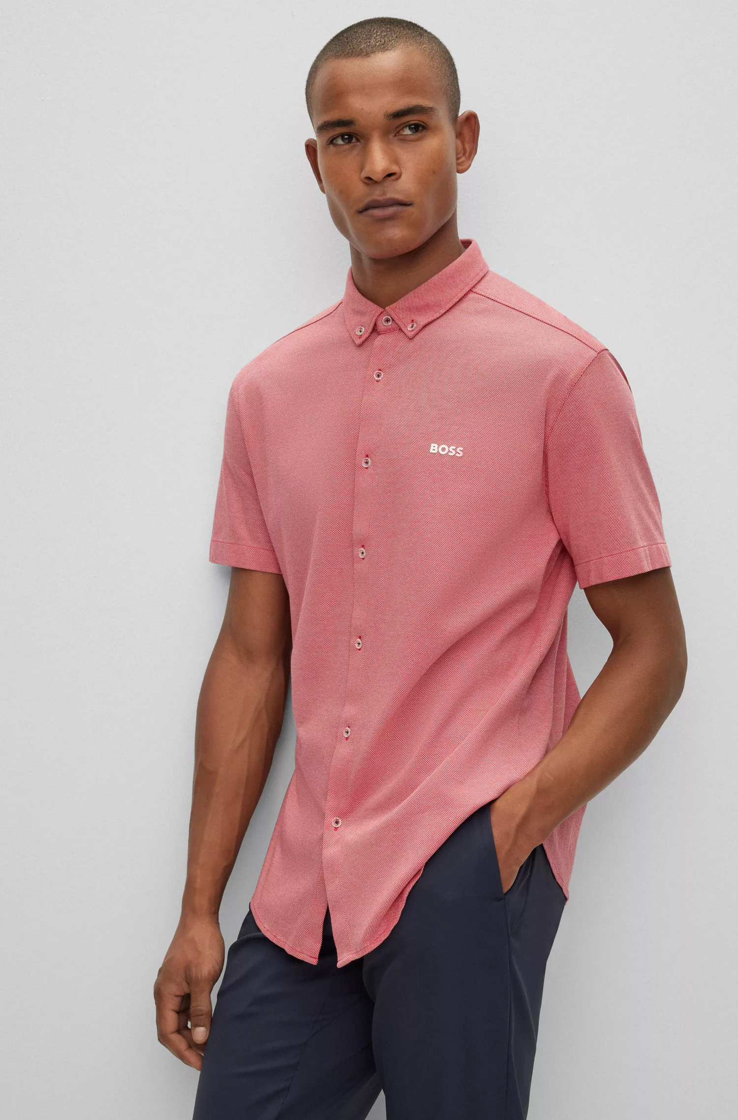 Camisa BOSS verde de botões, corte regular, em malha de algodão puro.