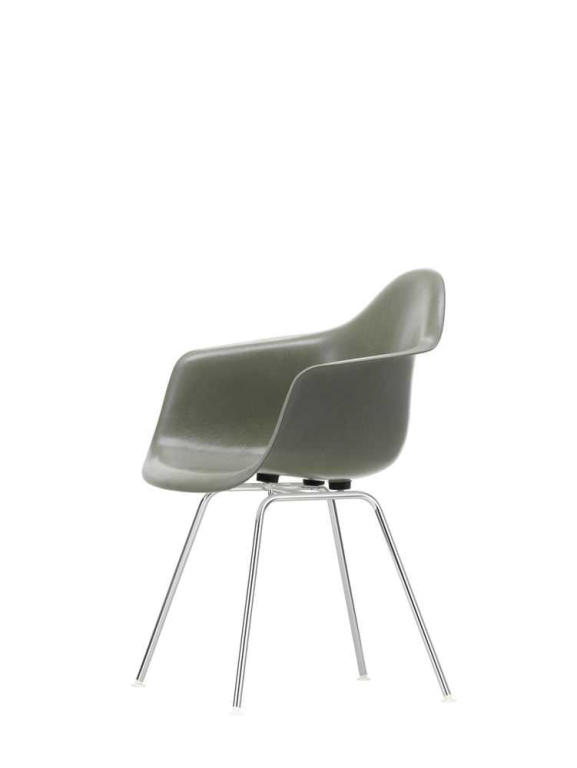 Vitra Eames DAX Fiberglass stoel zwart, raw umber