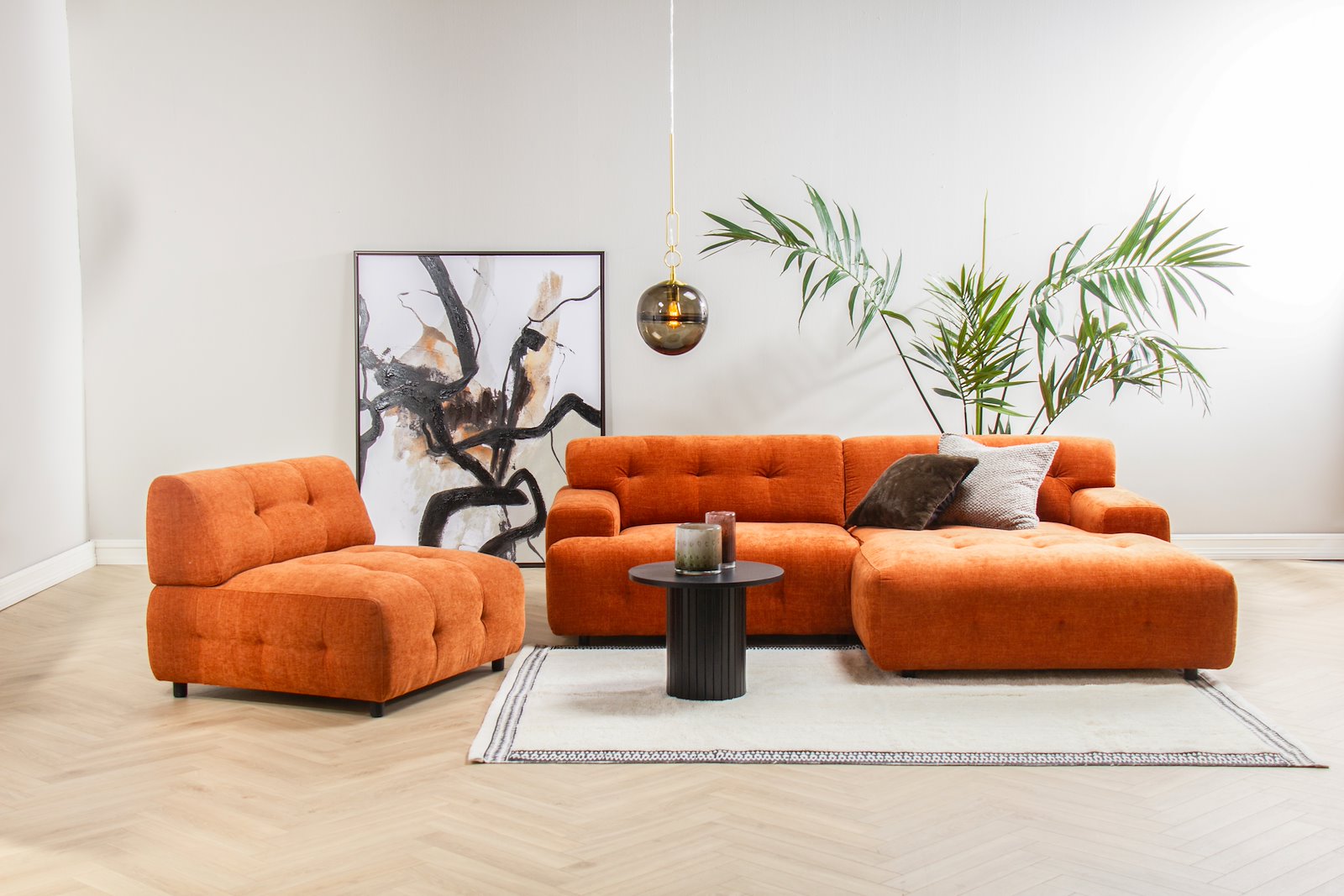 Bob sofa 1,5-seter med sjeselong høyre. Tekstil City 54 Bronze med sorte ben