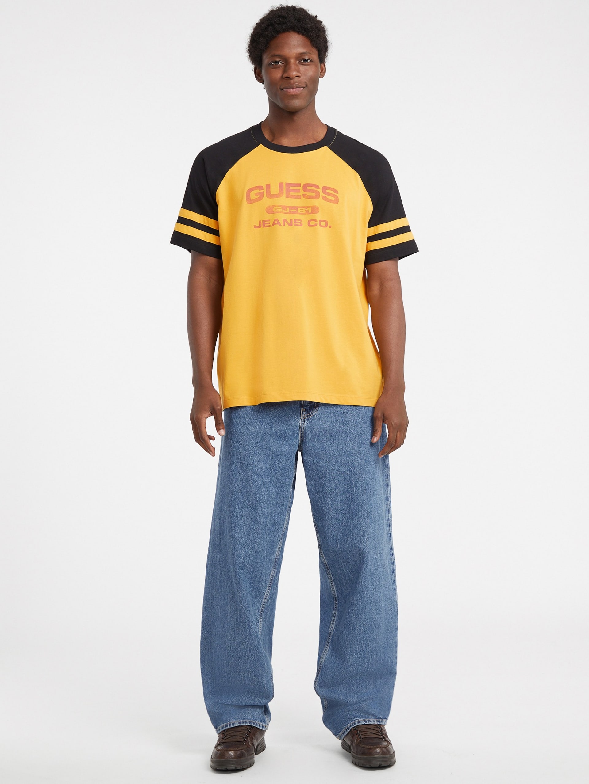 Camiseta Raglan Universitária Oversized