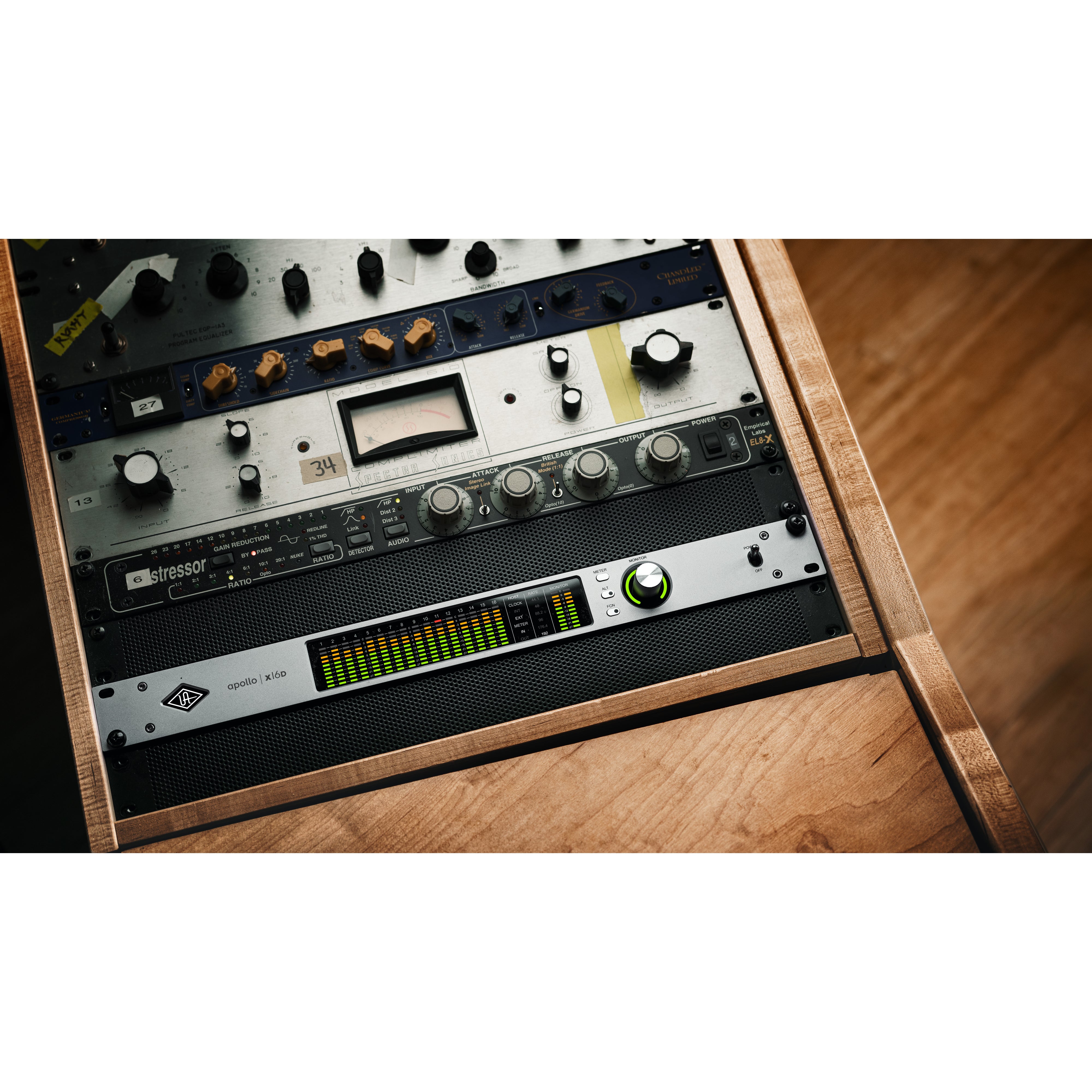 Universal Audio Apollo x16D Essentials Thunderbolt 3 rack audio interface