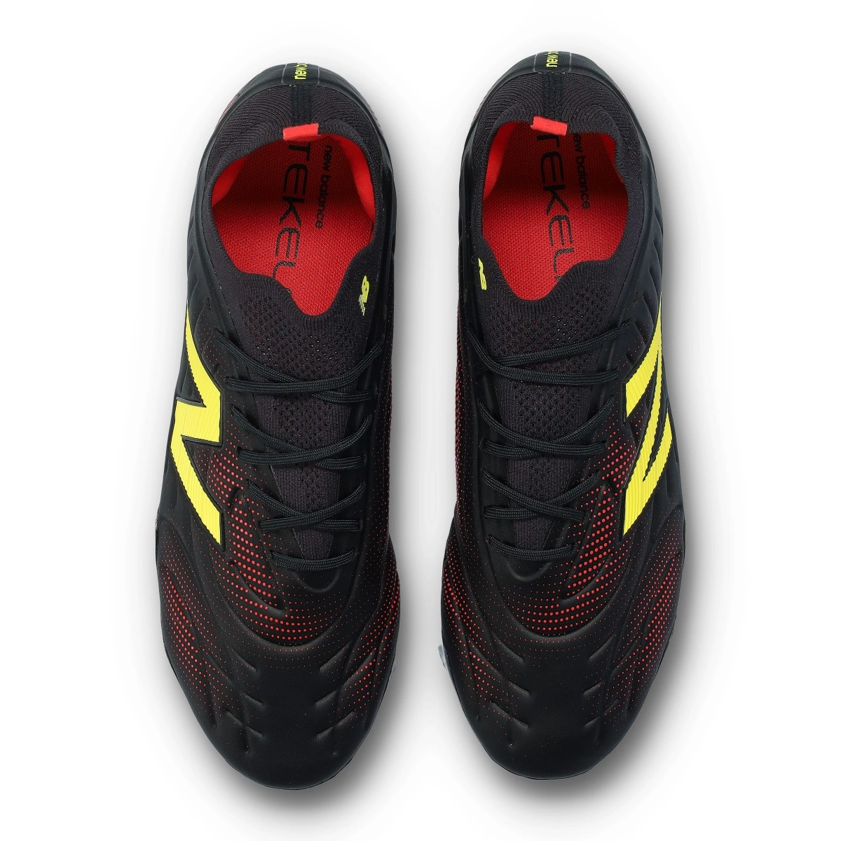 Chuteira New Balance Tekela Pro Low Laced FG V5
