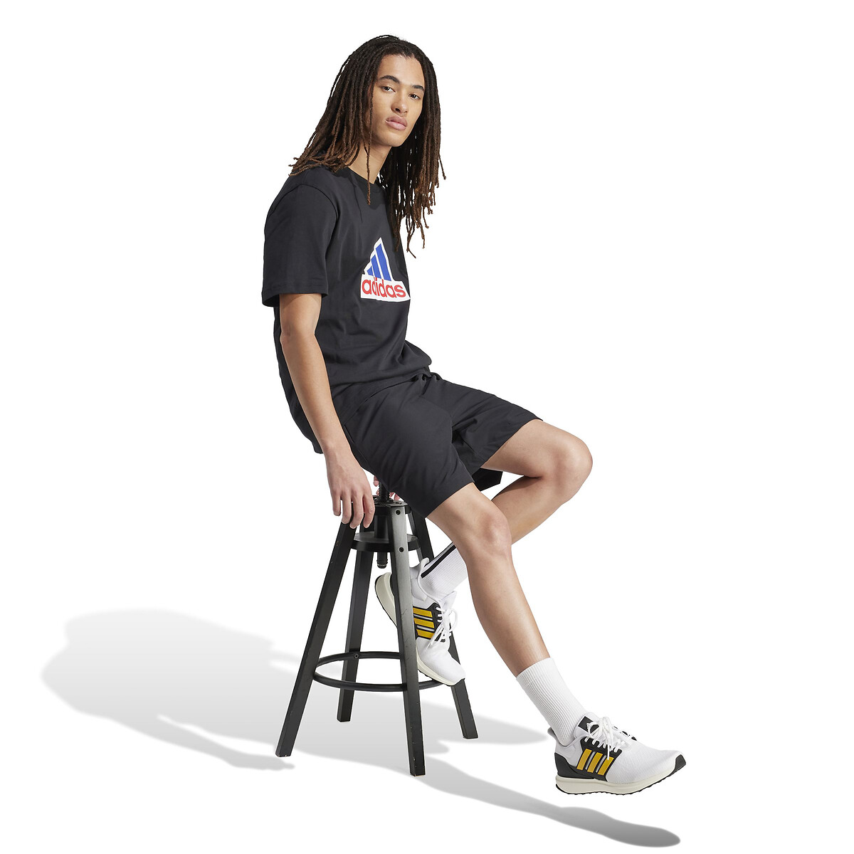 ADIDAS ROUPAS ESPORTIVAS<br>Camiseta de manga curta com logotipo em relevo