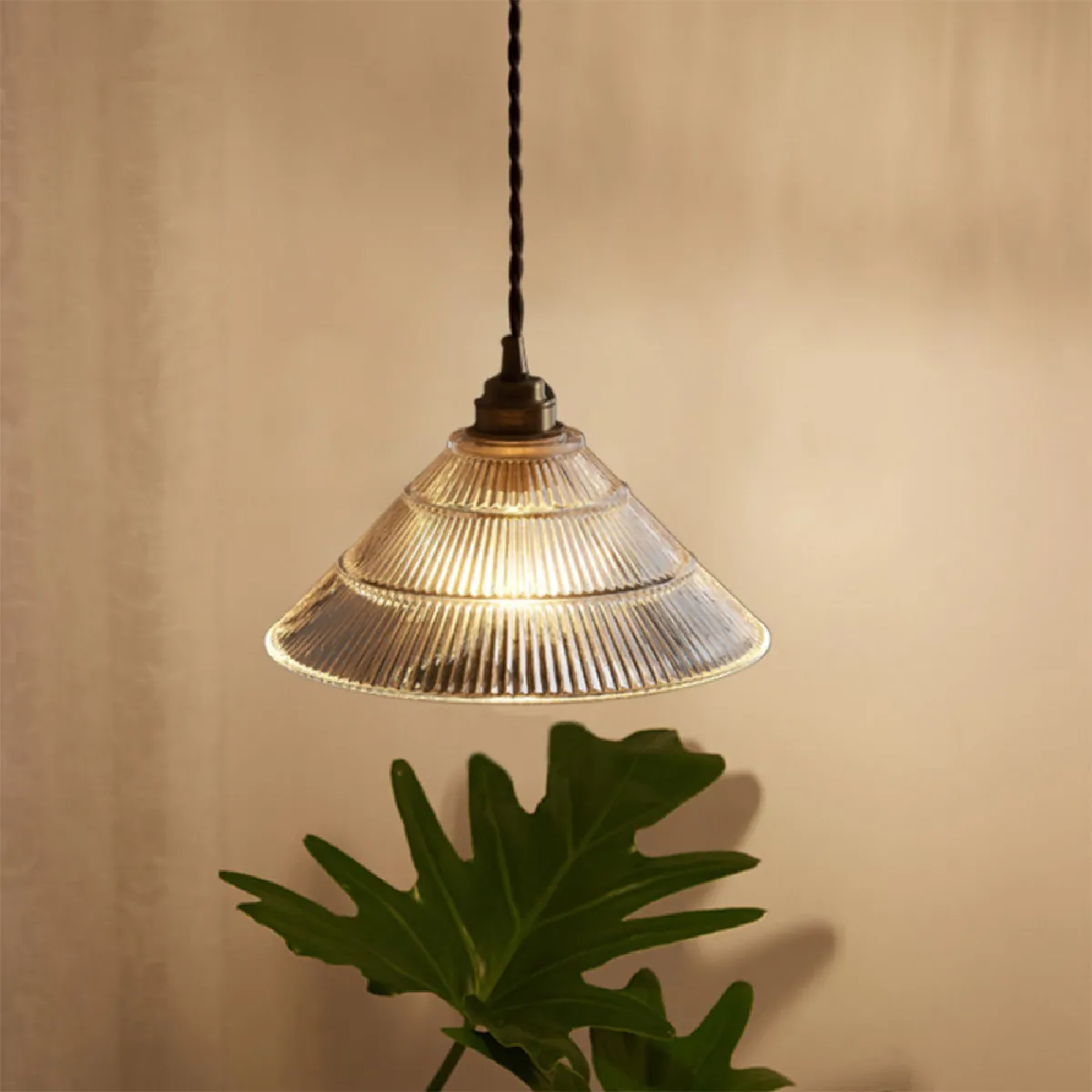 Universal Lustre Verre Laiton