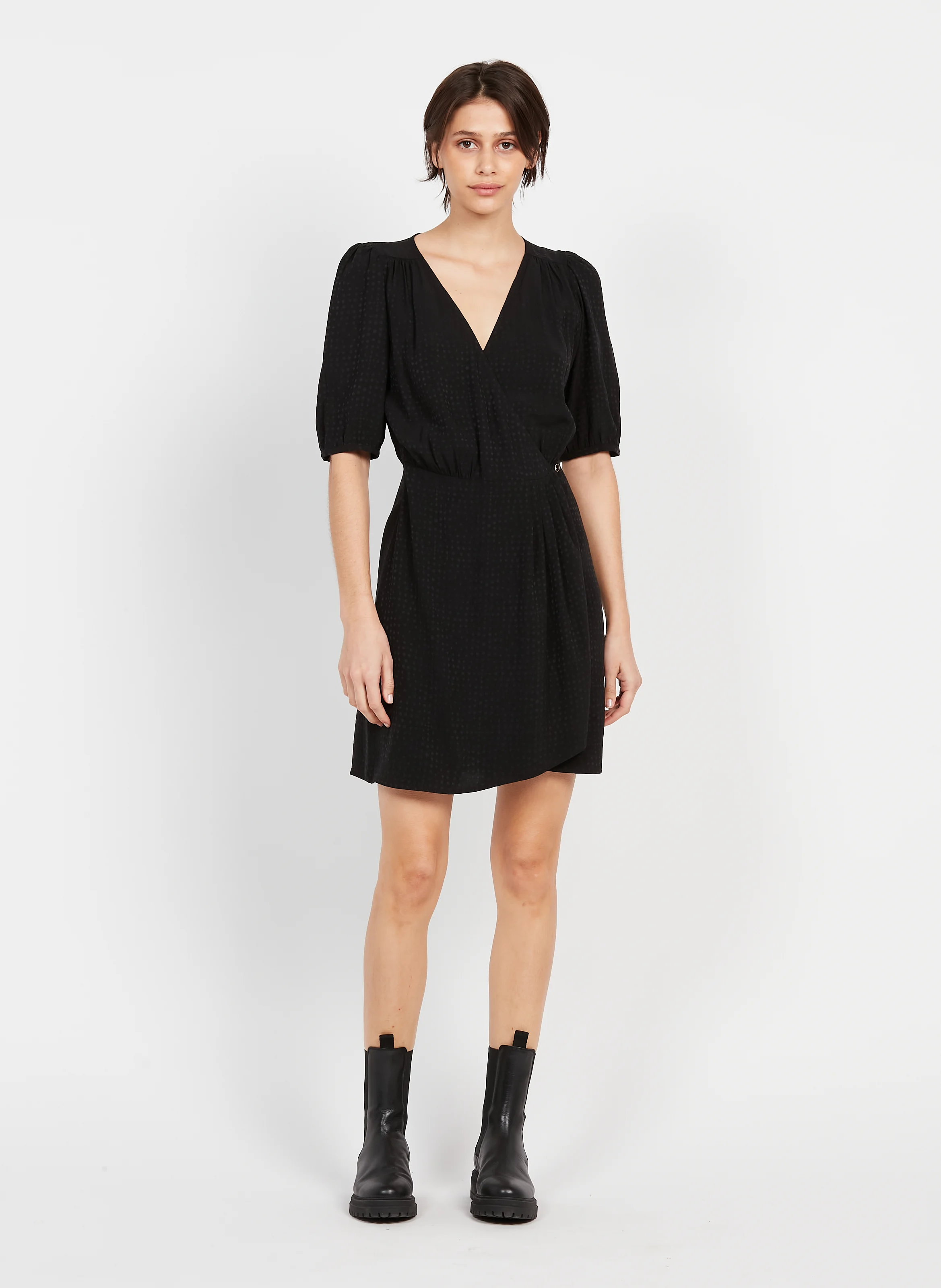 NUSCH - Robe courte décolleté V| Noir