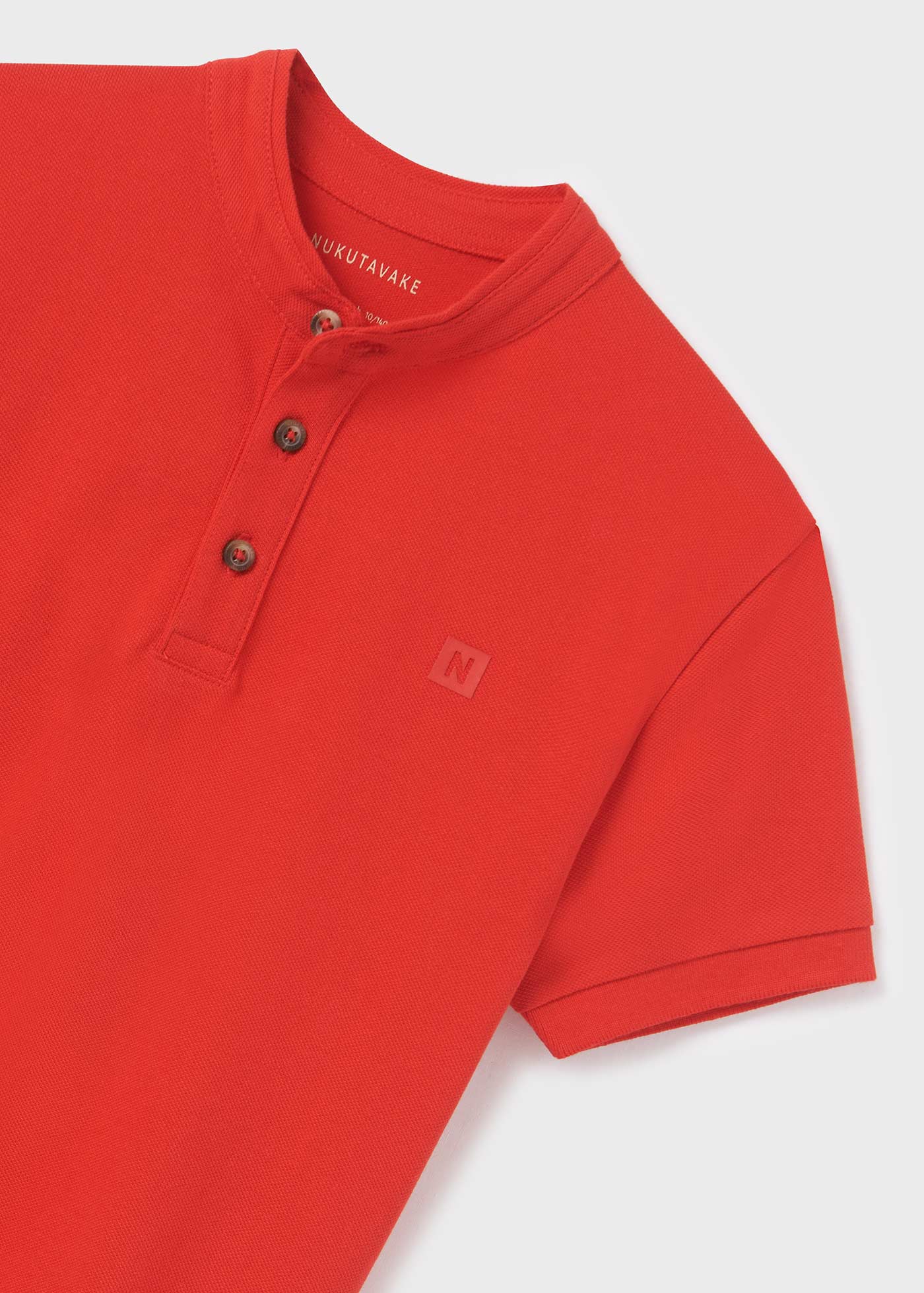 Camisa polo cor granito tamanho pequeno com gola mandarim