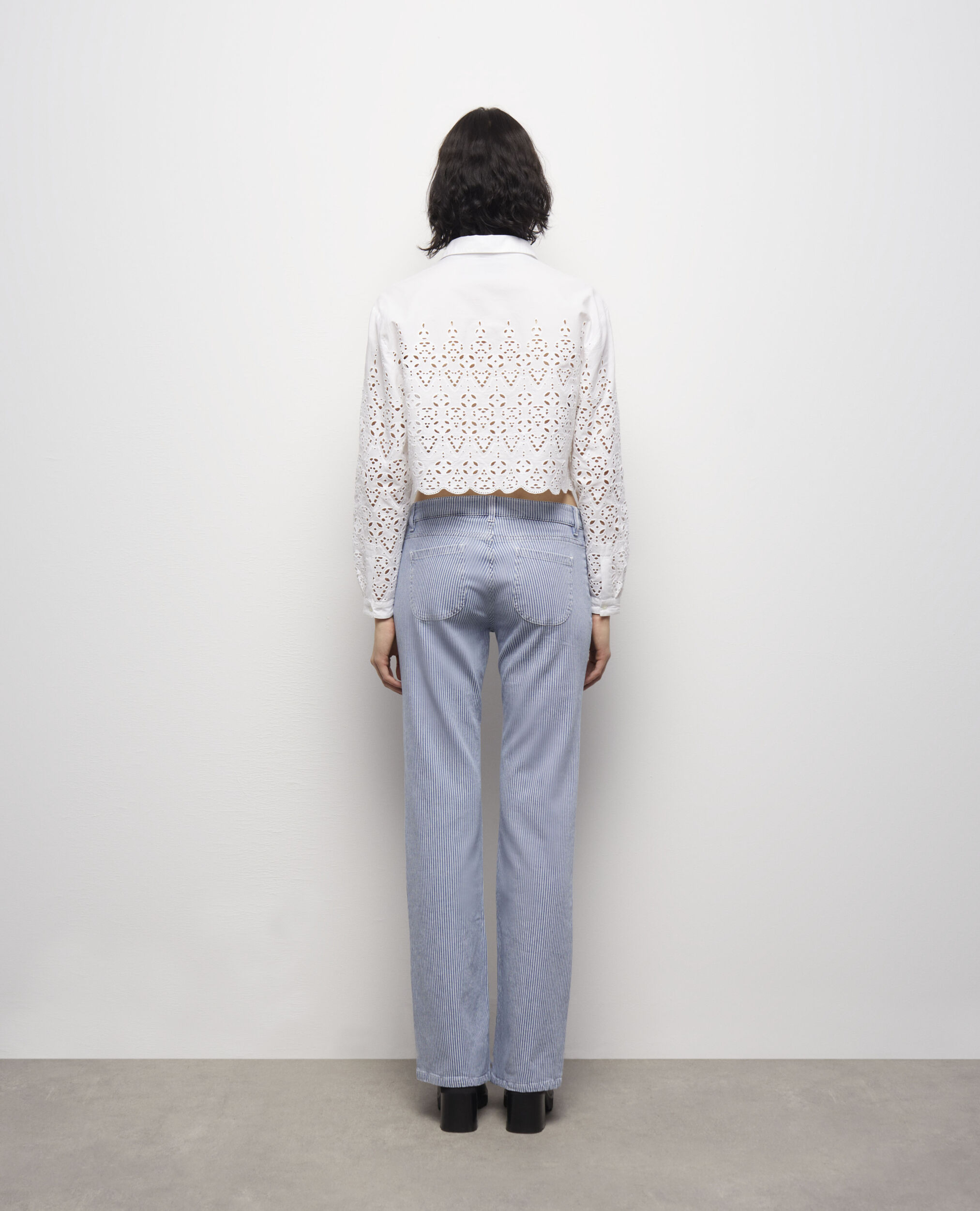 Chemise courte blanche avec broderie Anglaise
