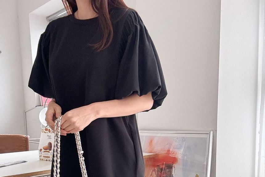 Chubby Girl - effen geplooide losse midi-jurk met pofmouwen