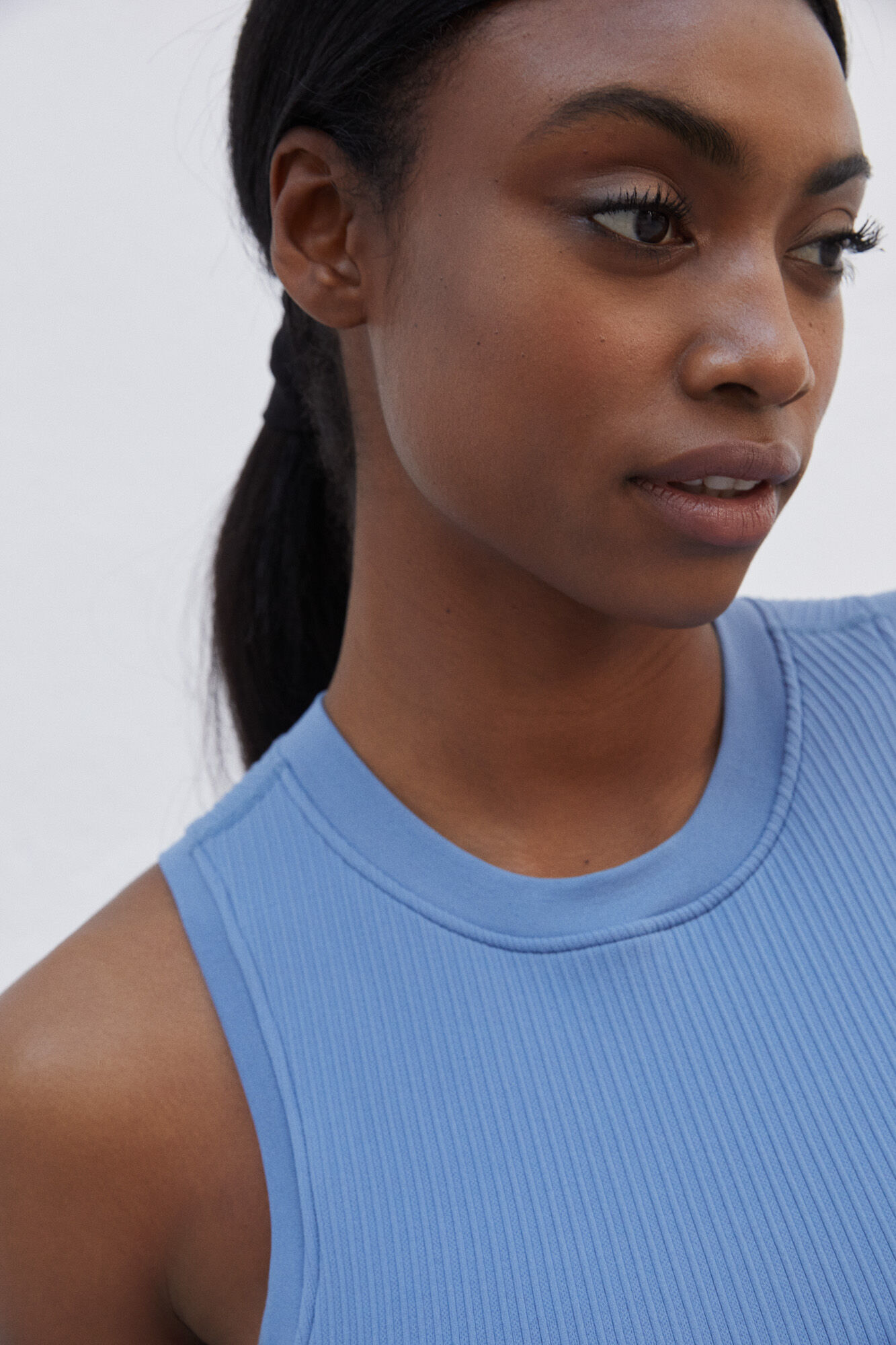 Camiseta azul sem mangas e sem costuras - azul