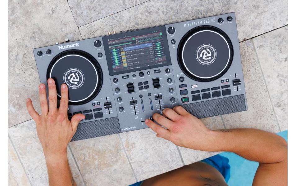 DJ-Controller MixStream Pro Go<br>Akkubetriebener, eigenständiger Streaming-DJ-Controller