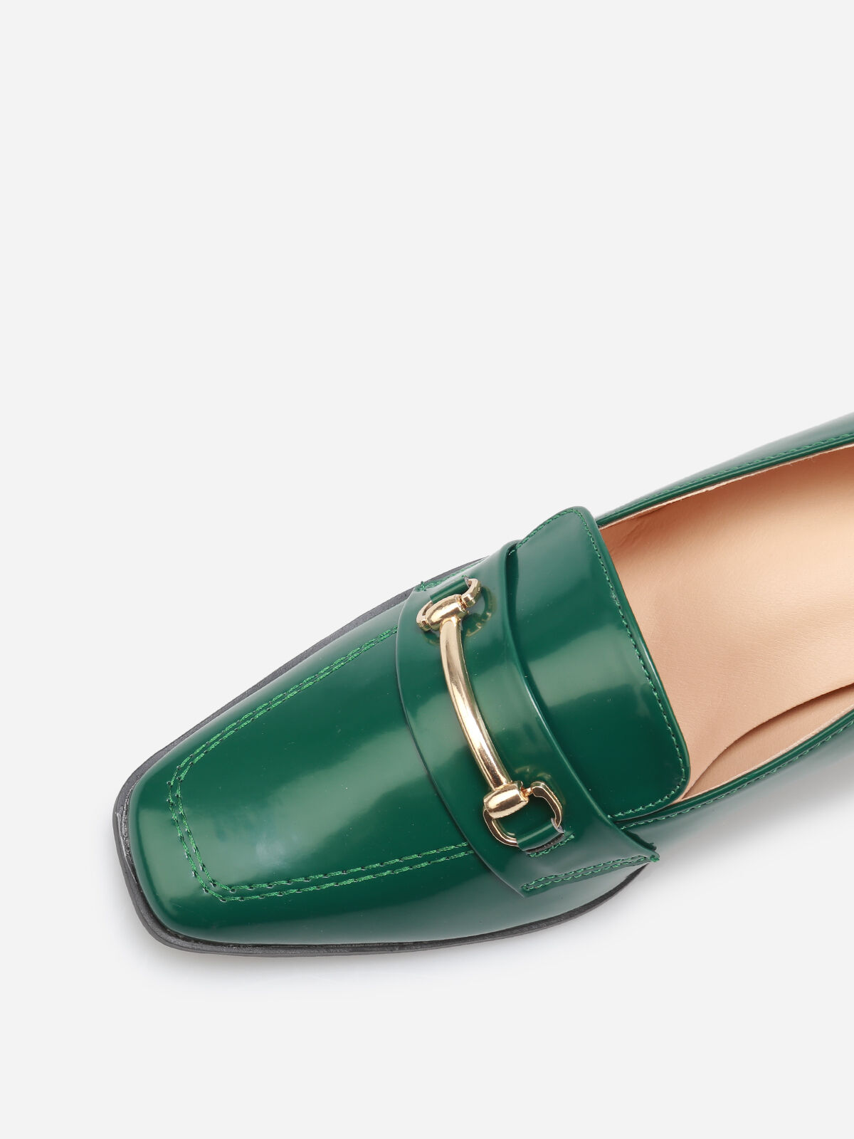 Mocassins vernis à talon et bride doré- Vert foncé