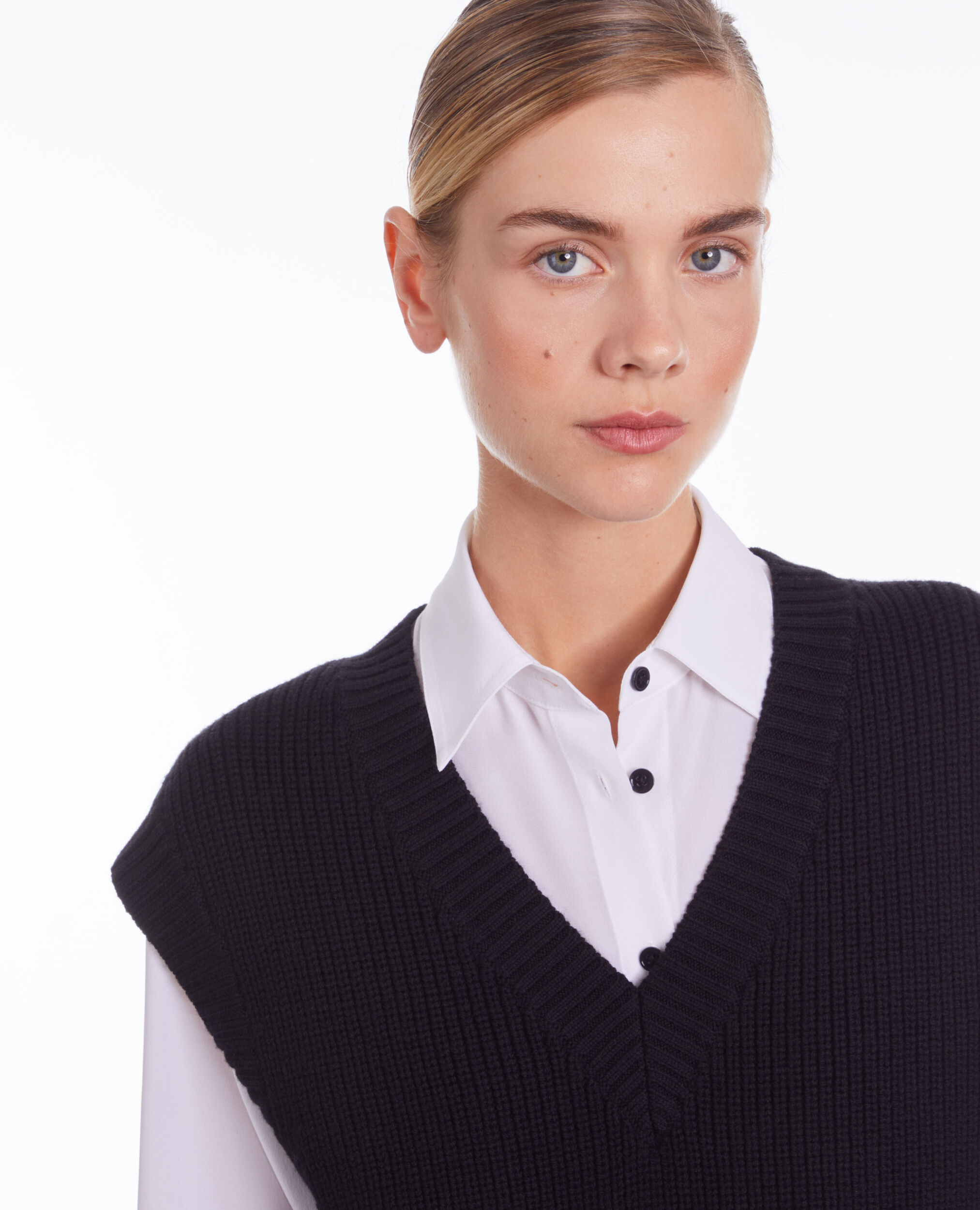 Pull noir sans manches en laine