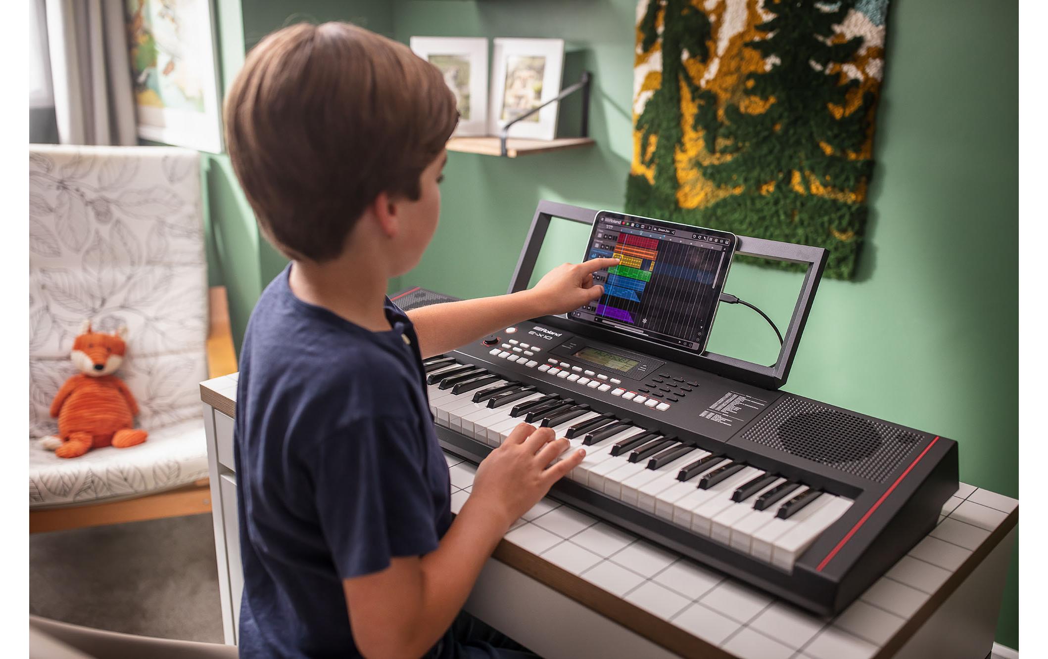 Keyboard E-X10<br>Modernes, tragbares Keyboard mit besonderer Qualität