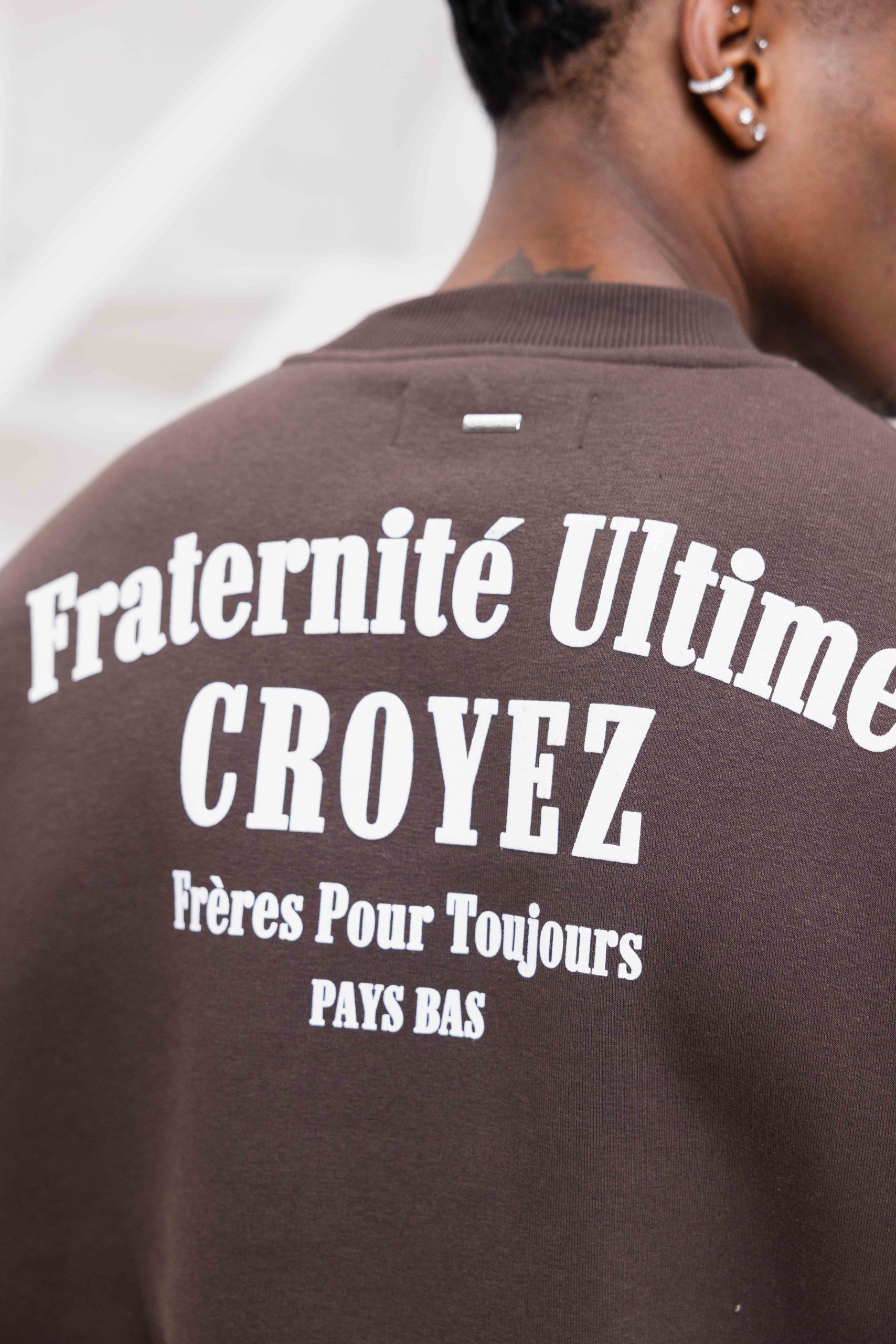Croyez Fraternité Sweater Heren Bruin