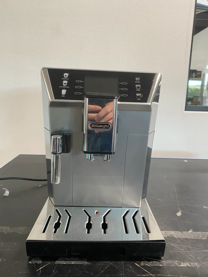 [OUTLET] - De'Longhi PrimaDonna Class ECAM 550.85.MS - Automatisk kaffemaskine med mælkeskummer - 19 bar - metal/sort