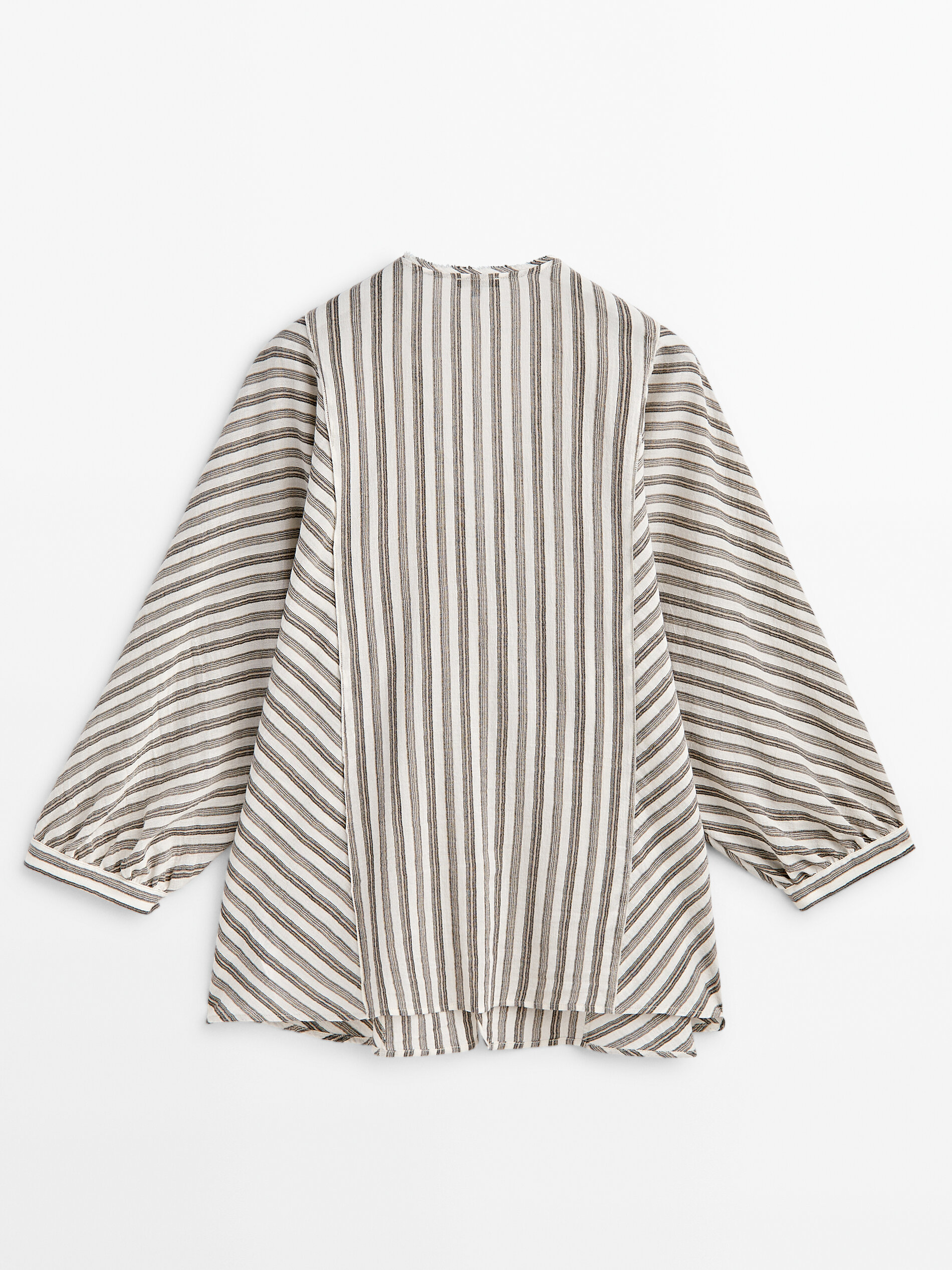 Camisa raia com acabamento gofrado - MARRÓN