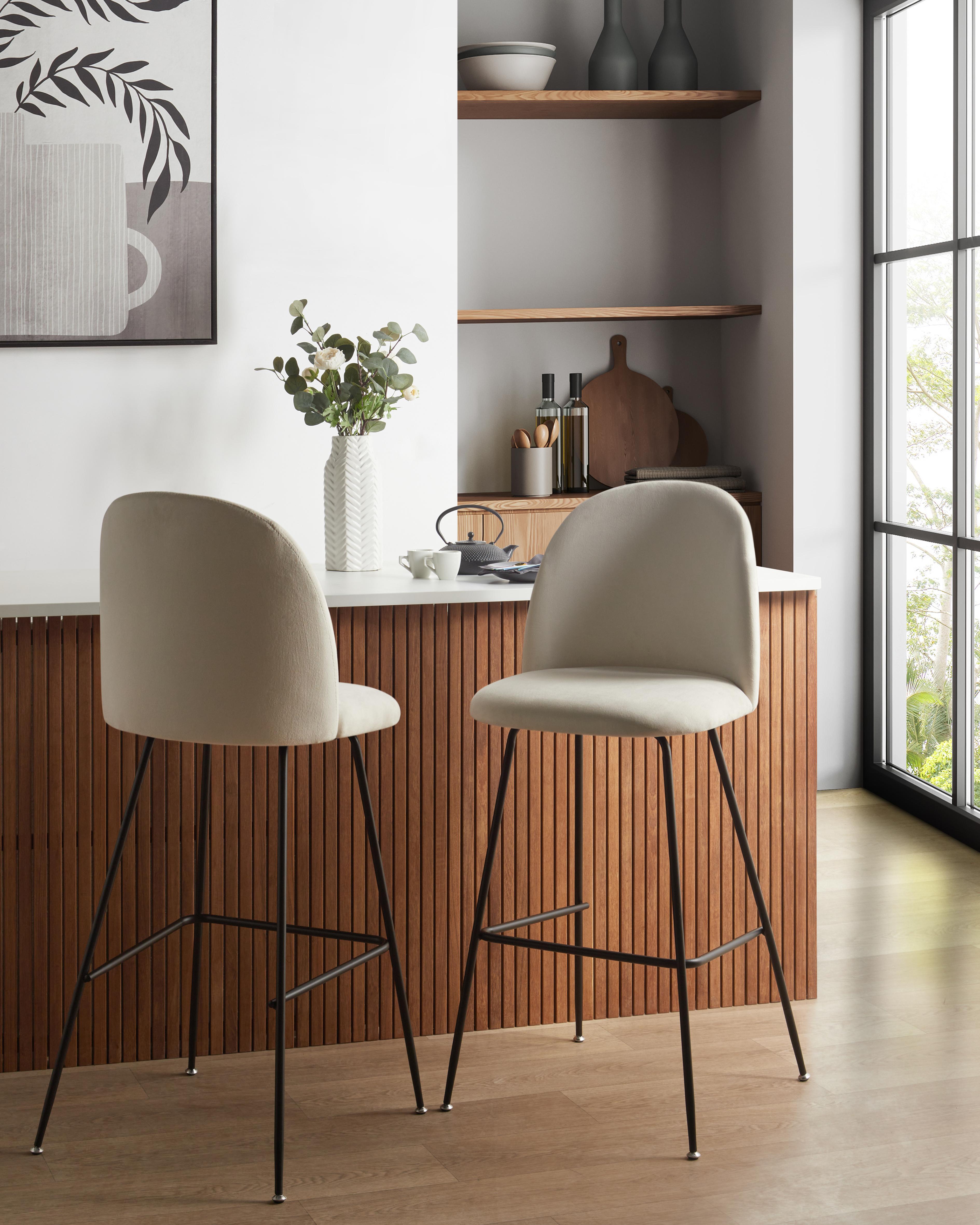 Set van 2 barstoelen ARCOLA Fluweel Gebroken wit