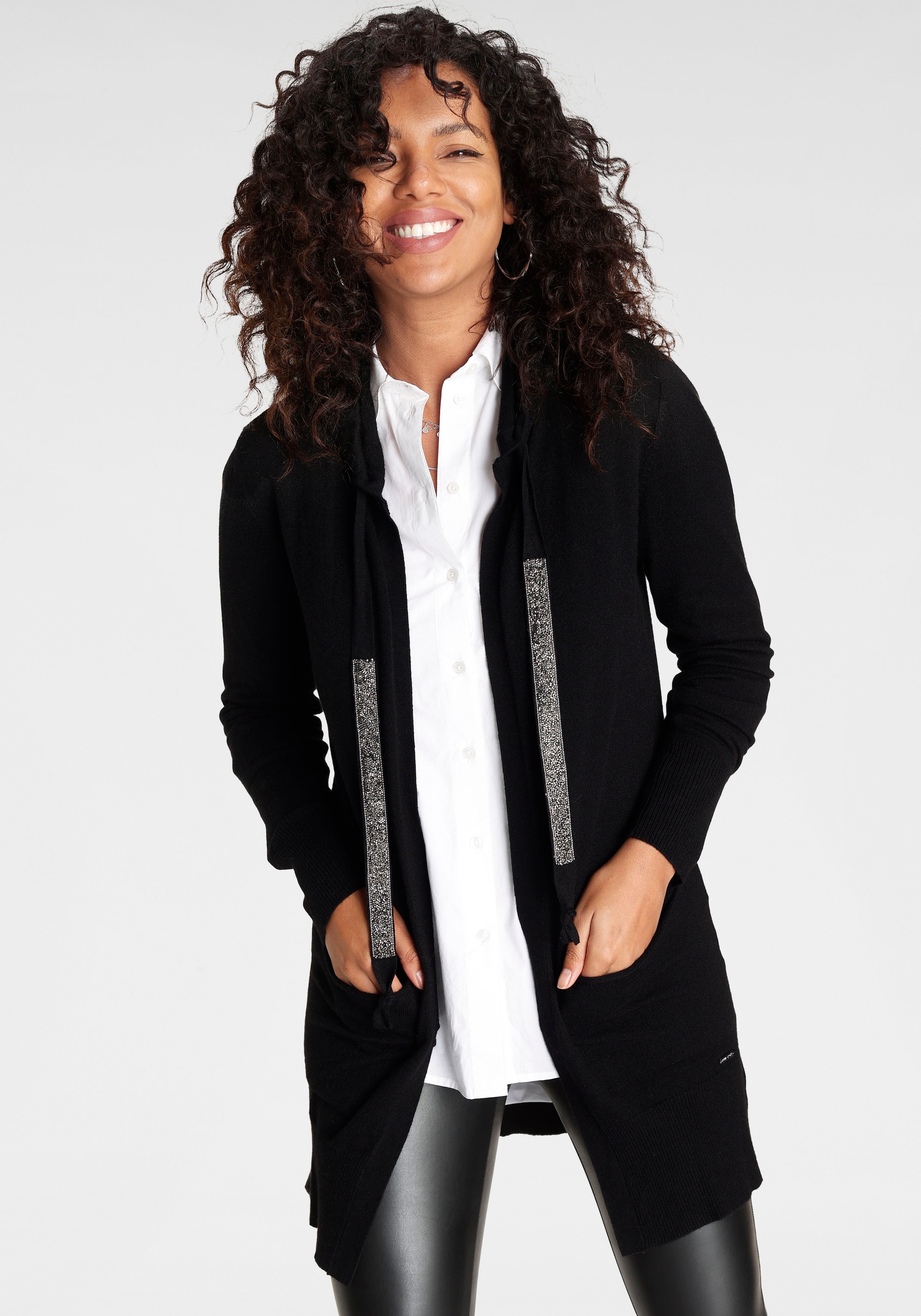 Laura Scott Kapuzenstrickjacke mit Kapuze und glitzernden Bändern