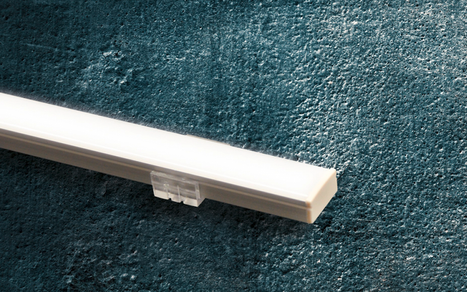 IVT SH 5.676 LED Innenbeleuchtung mit Clip 12 V DC 6,6 W 60,5 cm