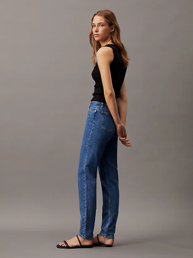 Calça jeans de mãe