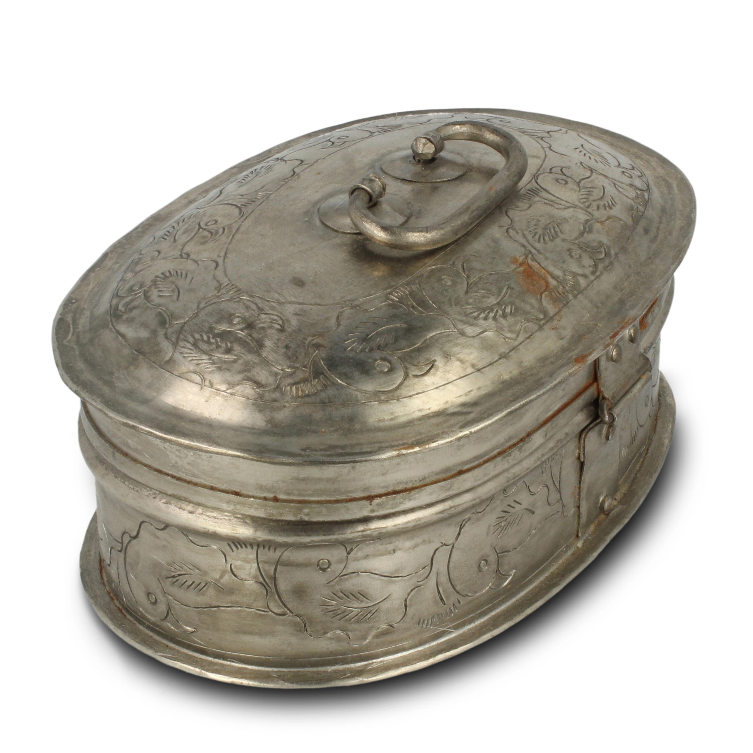 Metallschatulle oval, vernickelt, silber, L 12 cm, B 19 cm, H 8 cm von fischer's lagerhaus