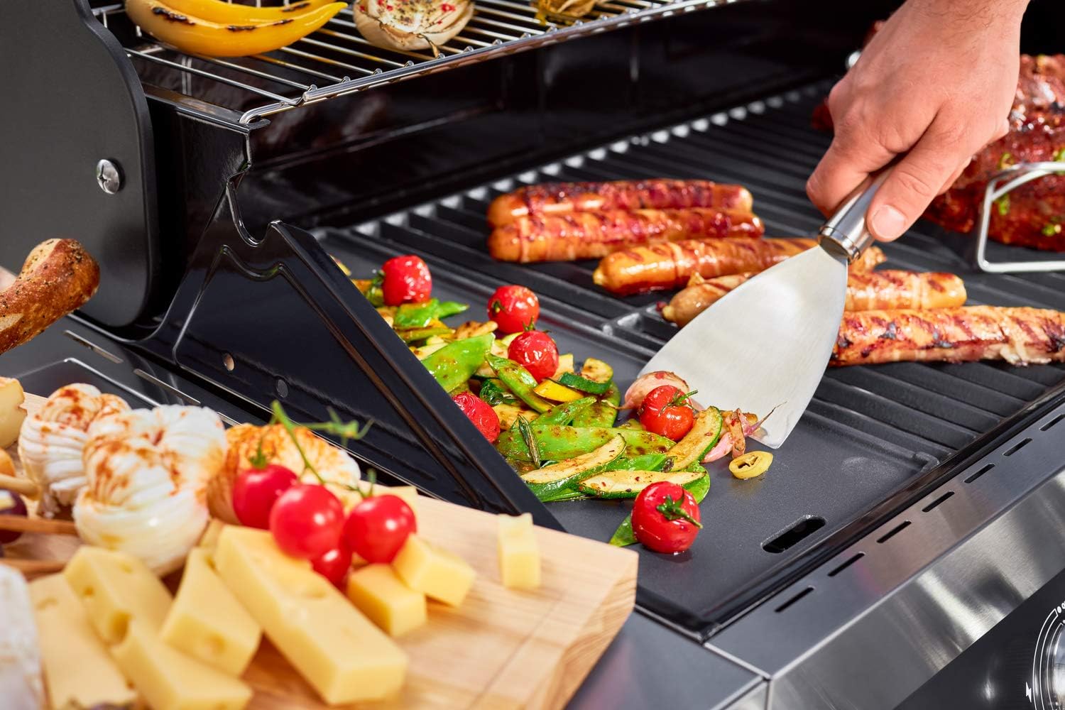 RÖSLE Gasgrill BBQ-Station VIDERO G6-S Schwarz, Grill mit 6 Edelstahlbrennern, extra Primezone und Seitenbrenner, klappbare Seitentische, VARIO+, pulverbeschichteter Stahl
