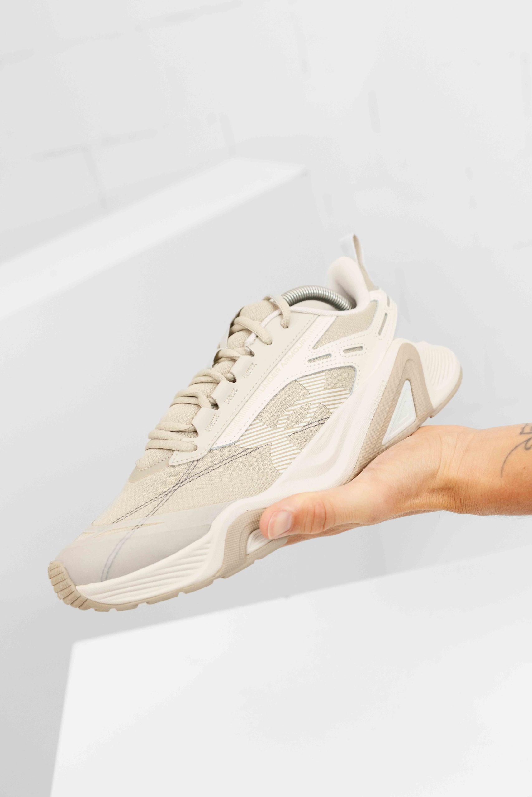 Under Armour Charged Commit TR 5 Sneakers Heren Beige