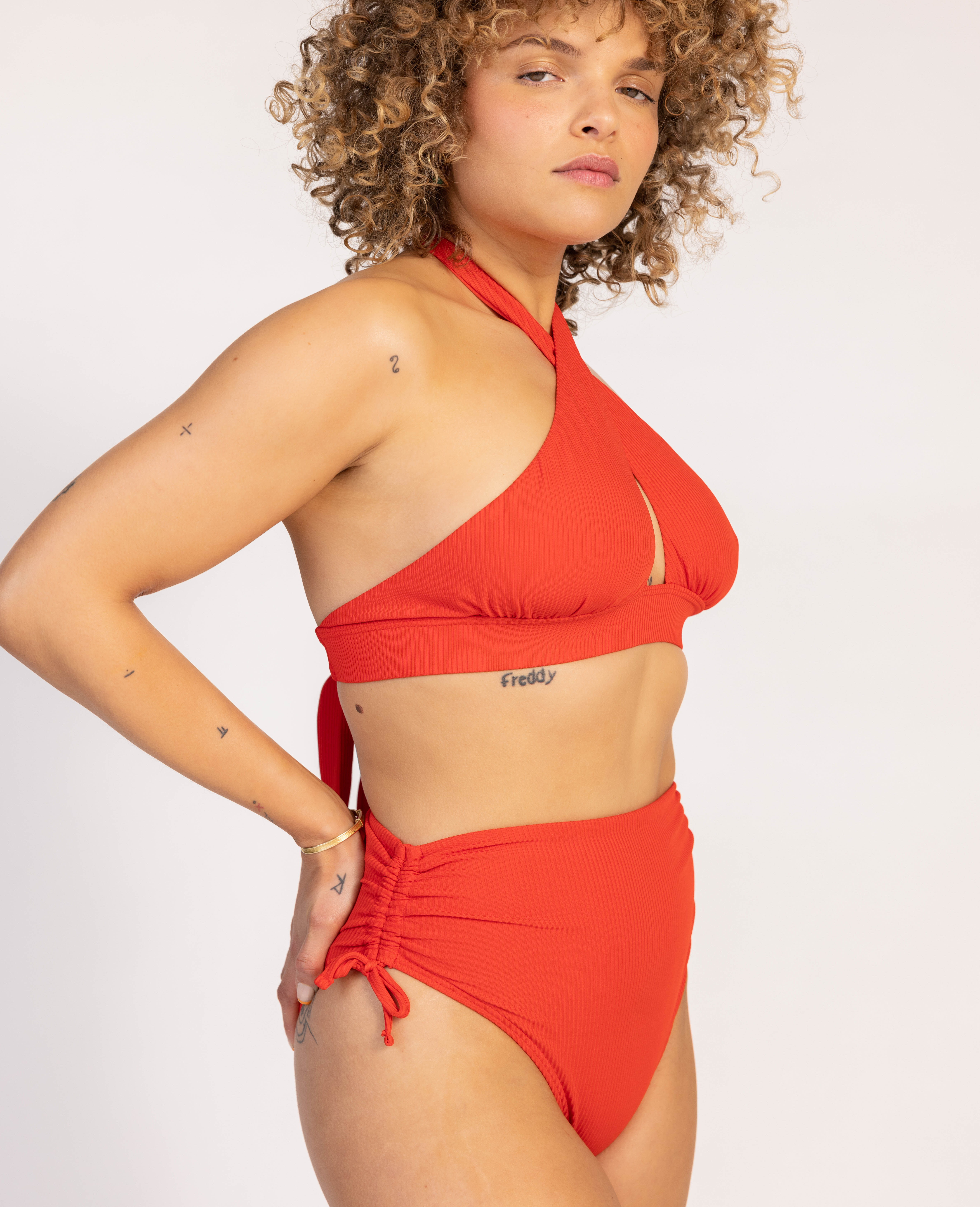 Bas de maillot culotte haute avec fronces et nouettes - Rouge