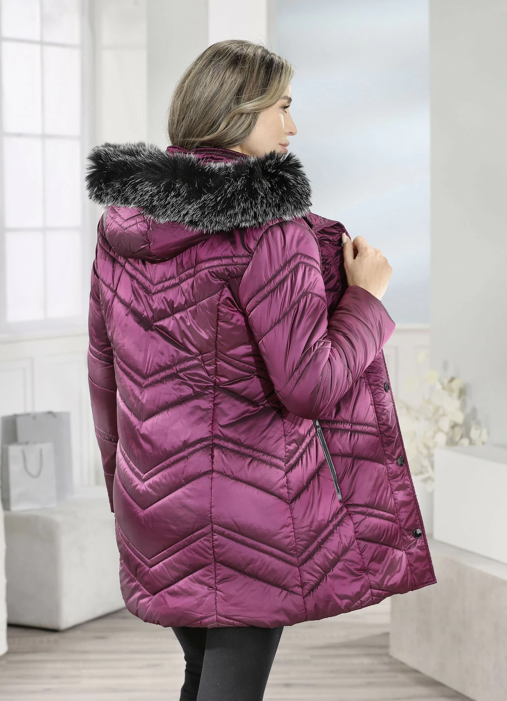Jacke mit abnehmbarer Kapuze