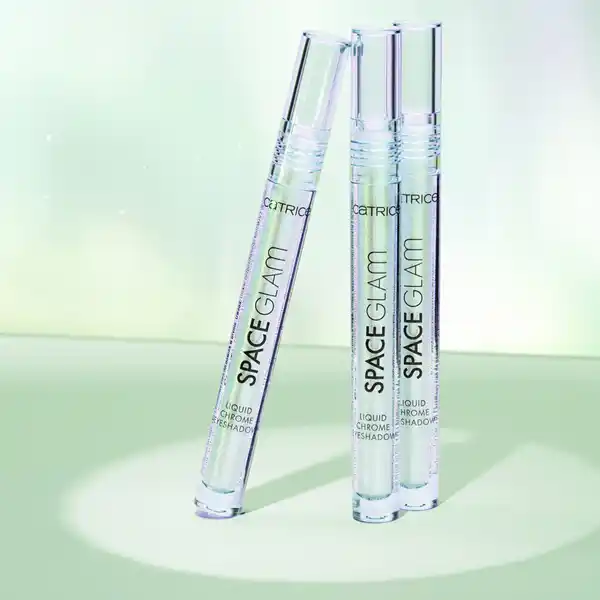 Space Glam Liquid Chrome Eyeshadow 010 Milky Way