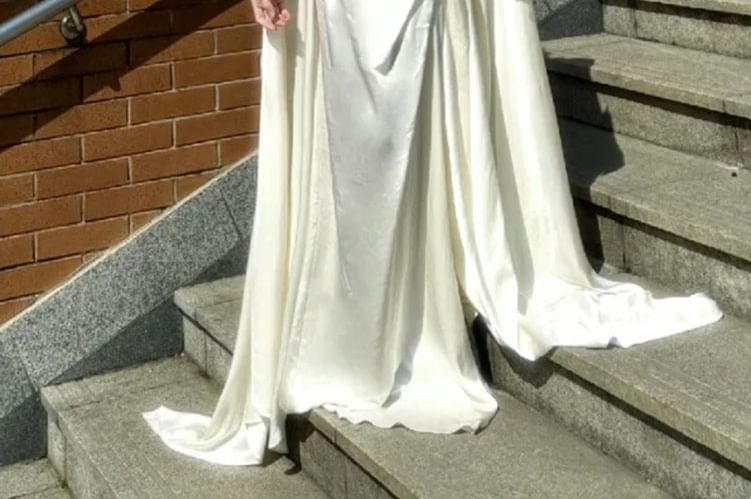 12th Tone - Off-Shoulder Maxi Corsetjurk met Cape en Mouwen