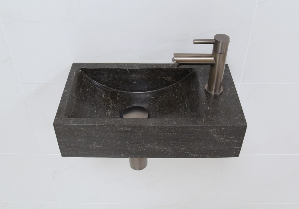 Lambini Designs Recto rechts natuursteen fonteinset met oud ijzerkleurige kraan en toebehoren