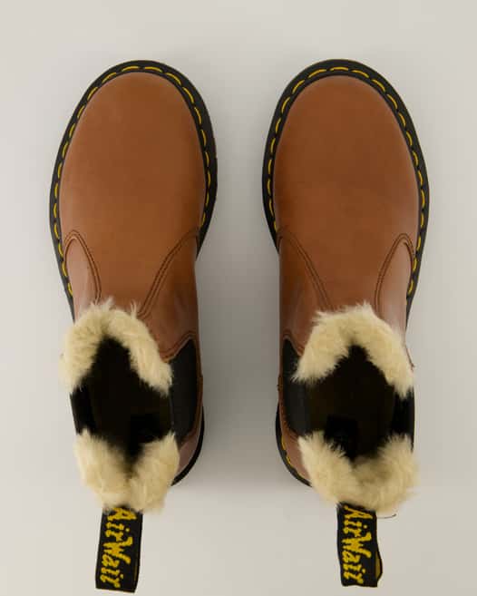 Dr. Martens 2976 Leonore Chelsea Boots in Braun