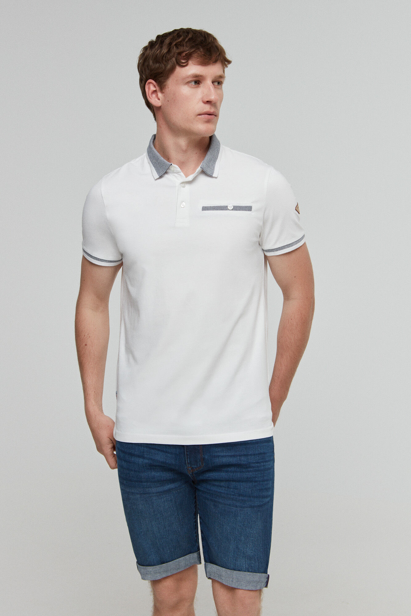 Camisa polo lisa com bolso, branca - Branca
