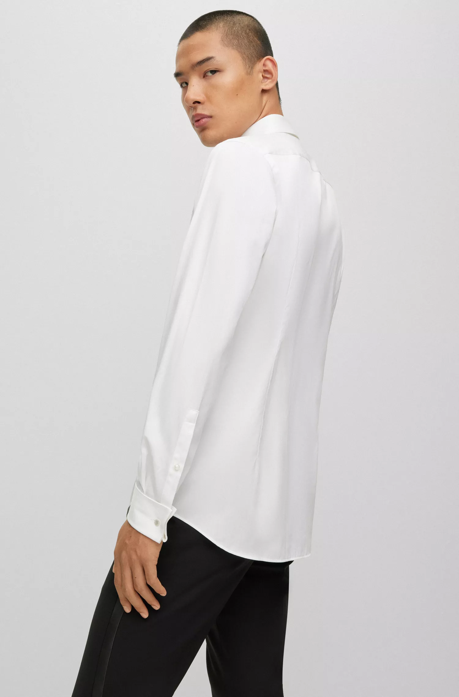 Camisa HUGO vermelha de corte slim em cetim de algodão elástico.