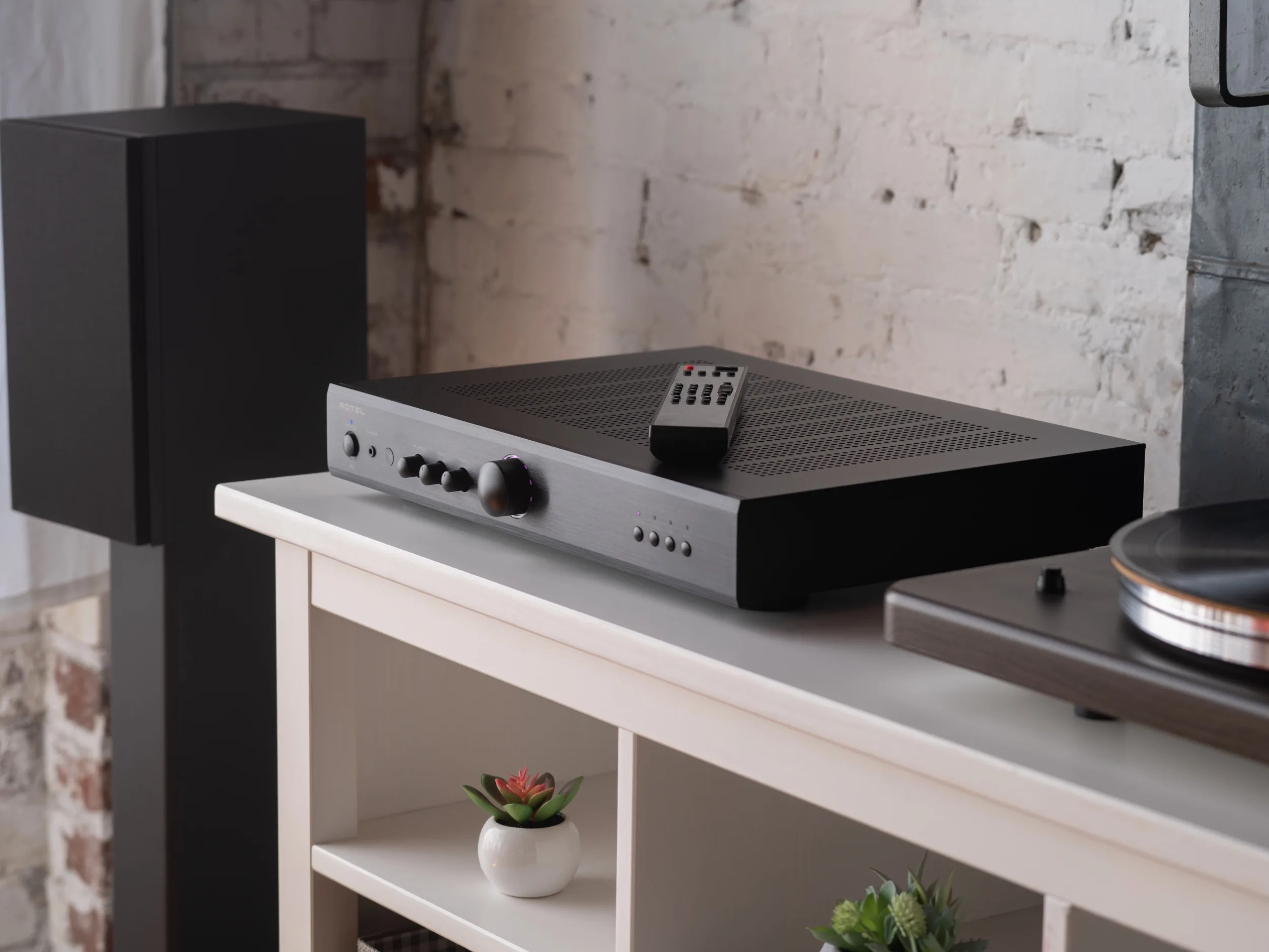 Rotel A-8 Noir Amplis hi-fi stéréo