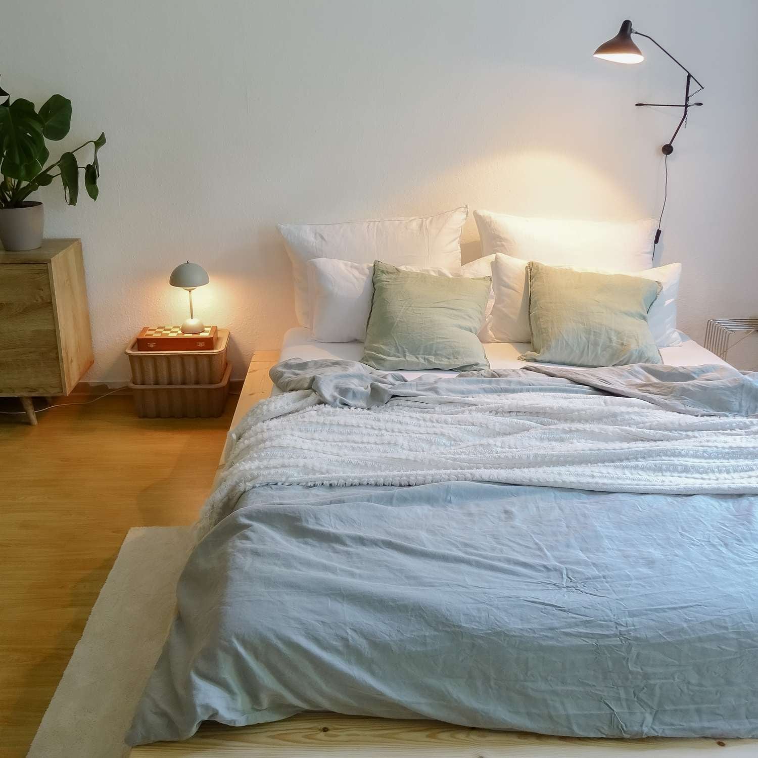 Karup Design Bettgestell »JAPAN BED, FSC®-zertifiziertem Massivholz Futonbett, excl. Matraze« Mit Lattenrost,  zeitlos, bequem & in mehreren Farben und Grössen erhältlich.
