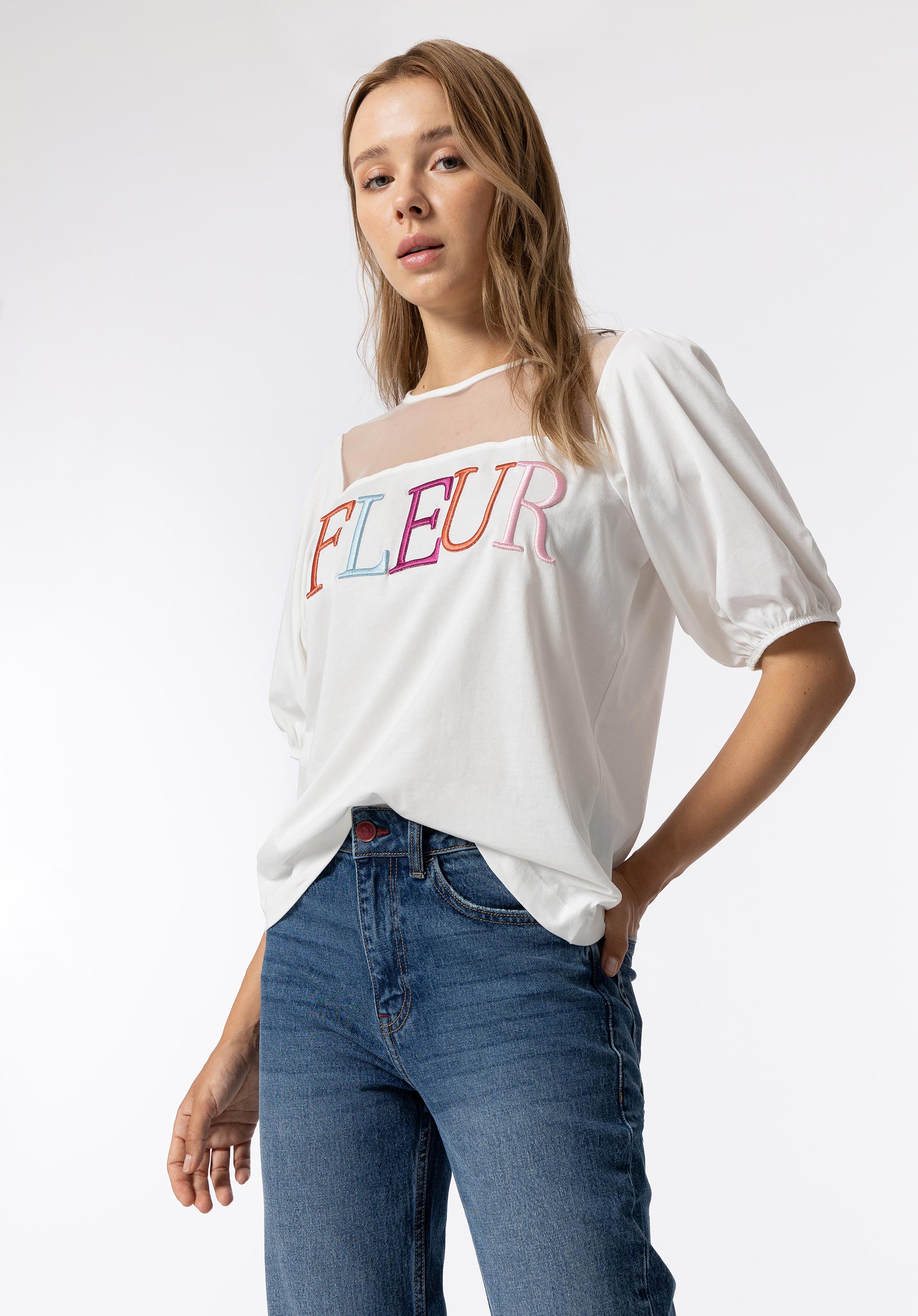 T-shirt Combinada com Texto Bordado